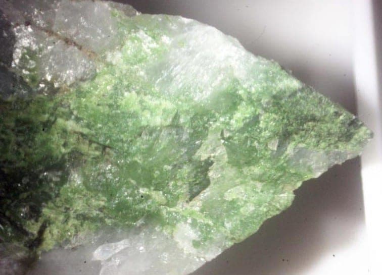 Oxy-vanadium-dravite mineral