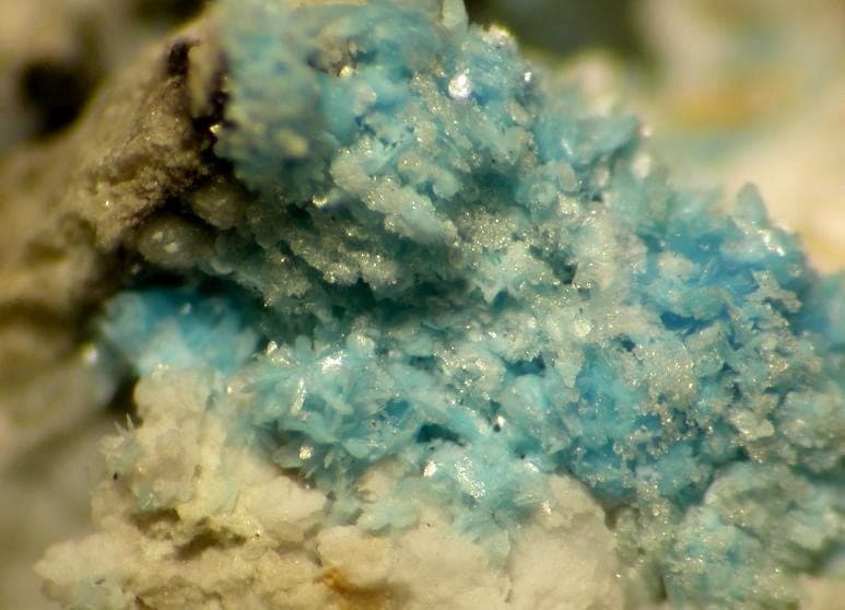 Paratooite-(La) mineral