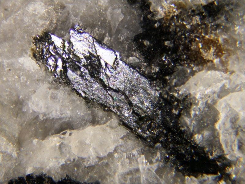 Potassic-ferro-ferri-taramite mineral