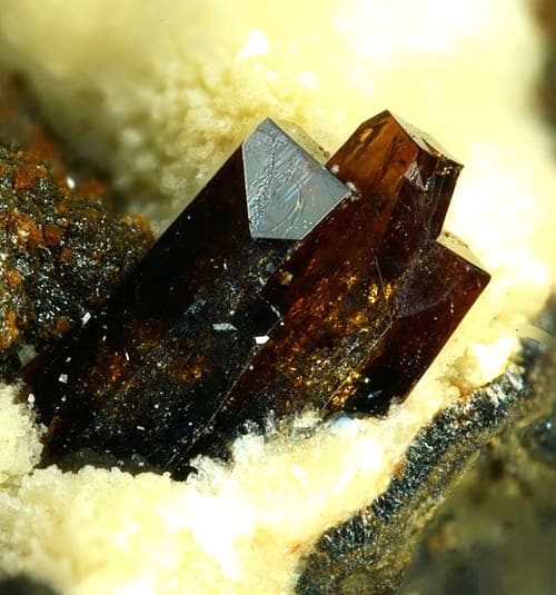Retzian-(Ce) mineral