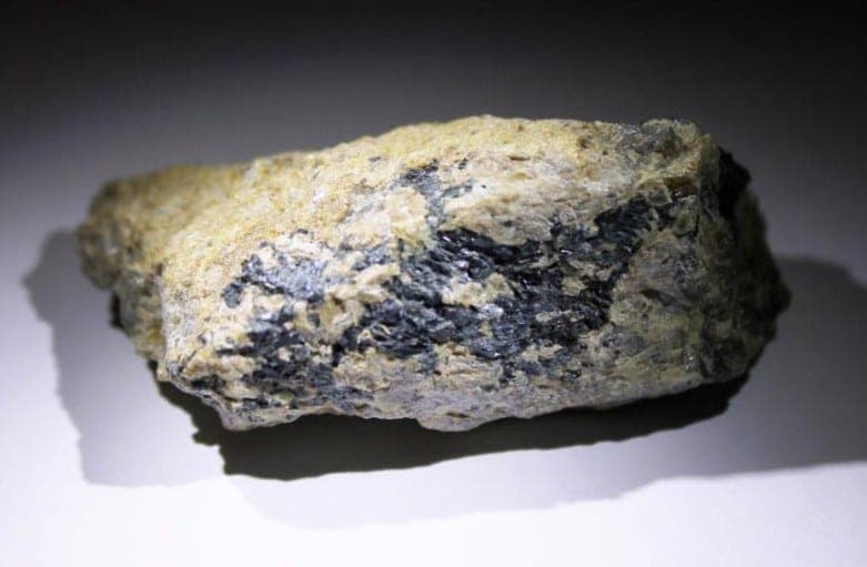 Rinkite-(Y) mineral