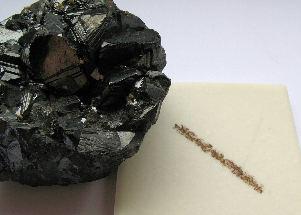 Sphalerite beside its red-brown streak on a streak plate
