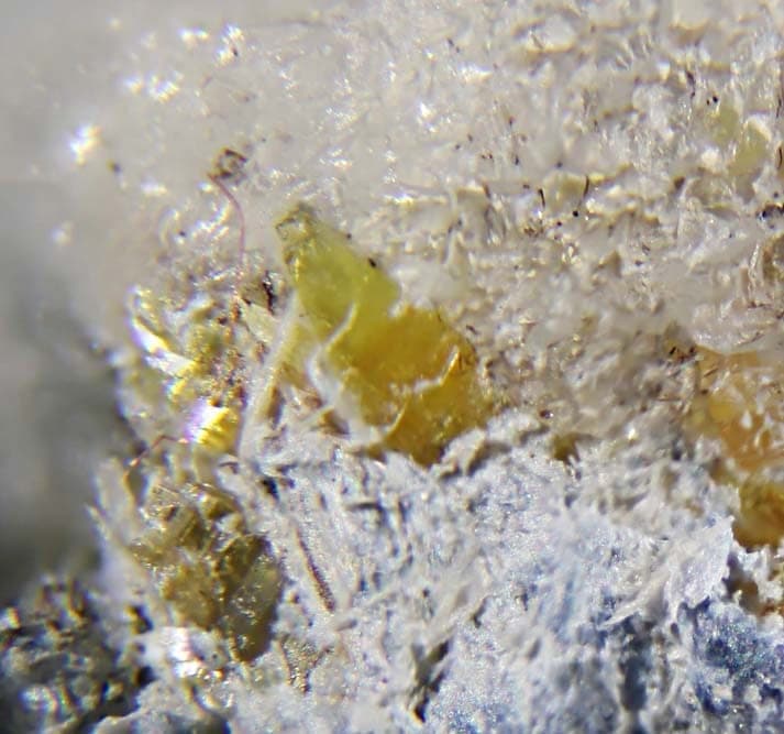 Strontio-orthojoaquinite mineral