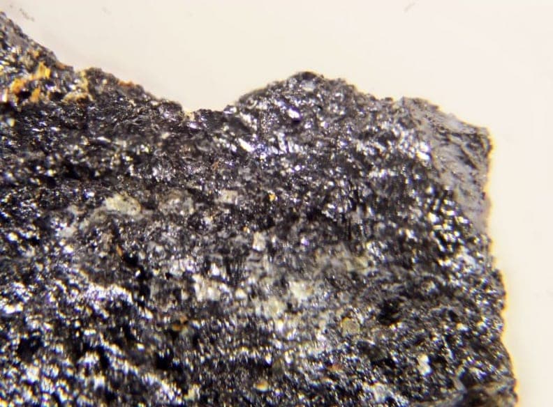 Tapiolite-(Mn) mineral
