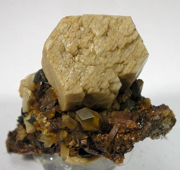 Whiteite-(CaFeMg) mineral