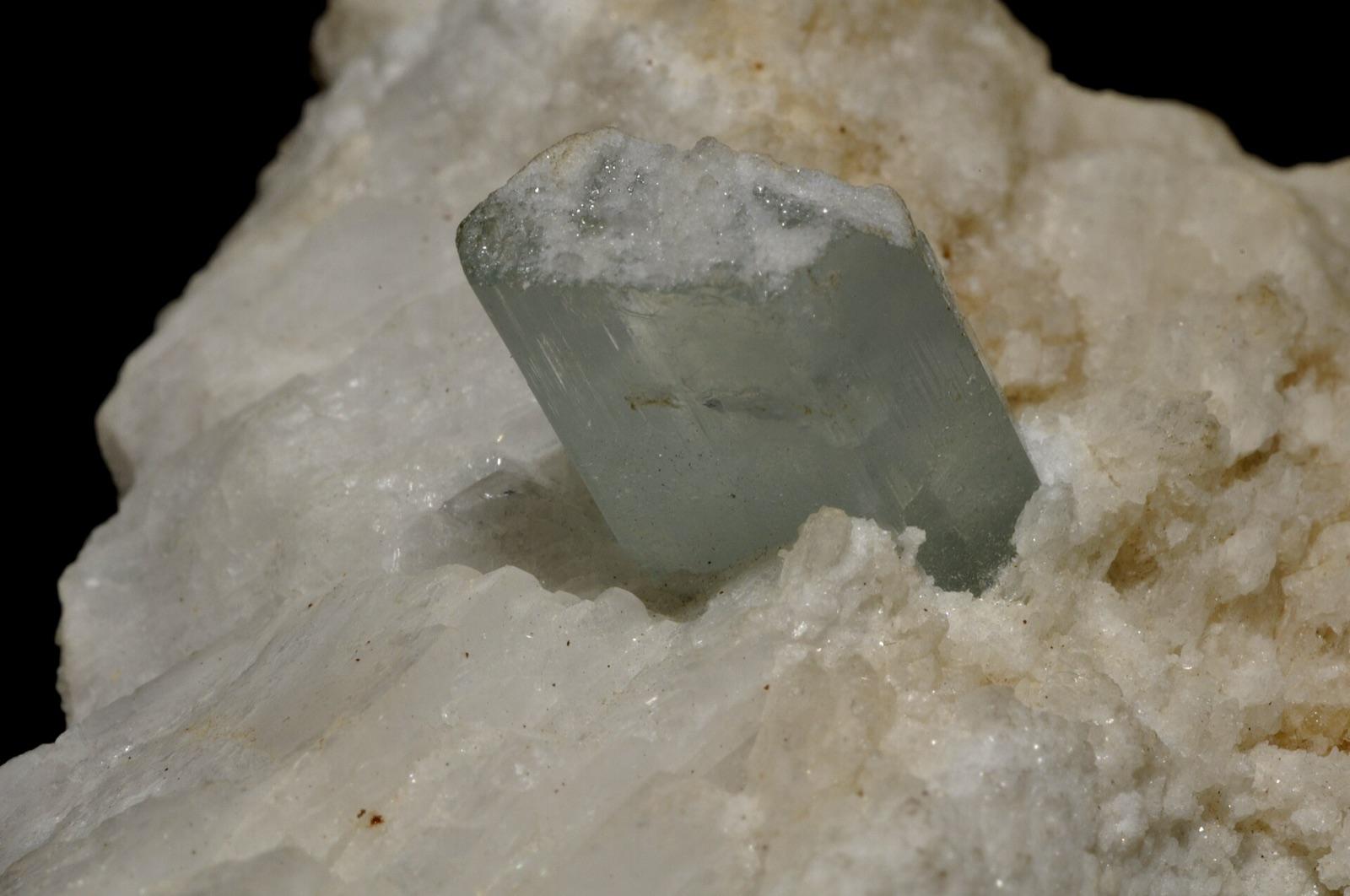 An aquamarine beryl crystal on matrix, like the beryl from the Edgecomb pegmatite