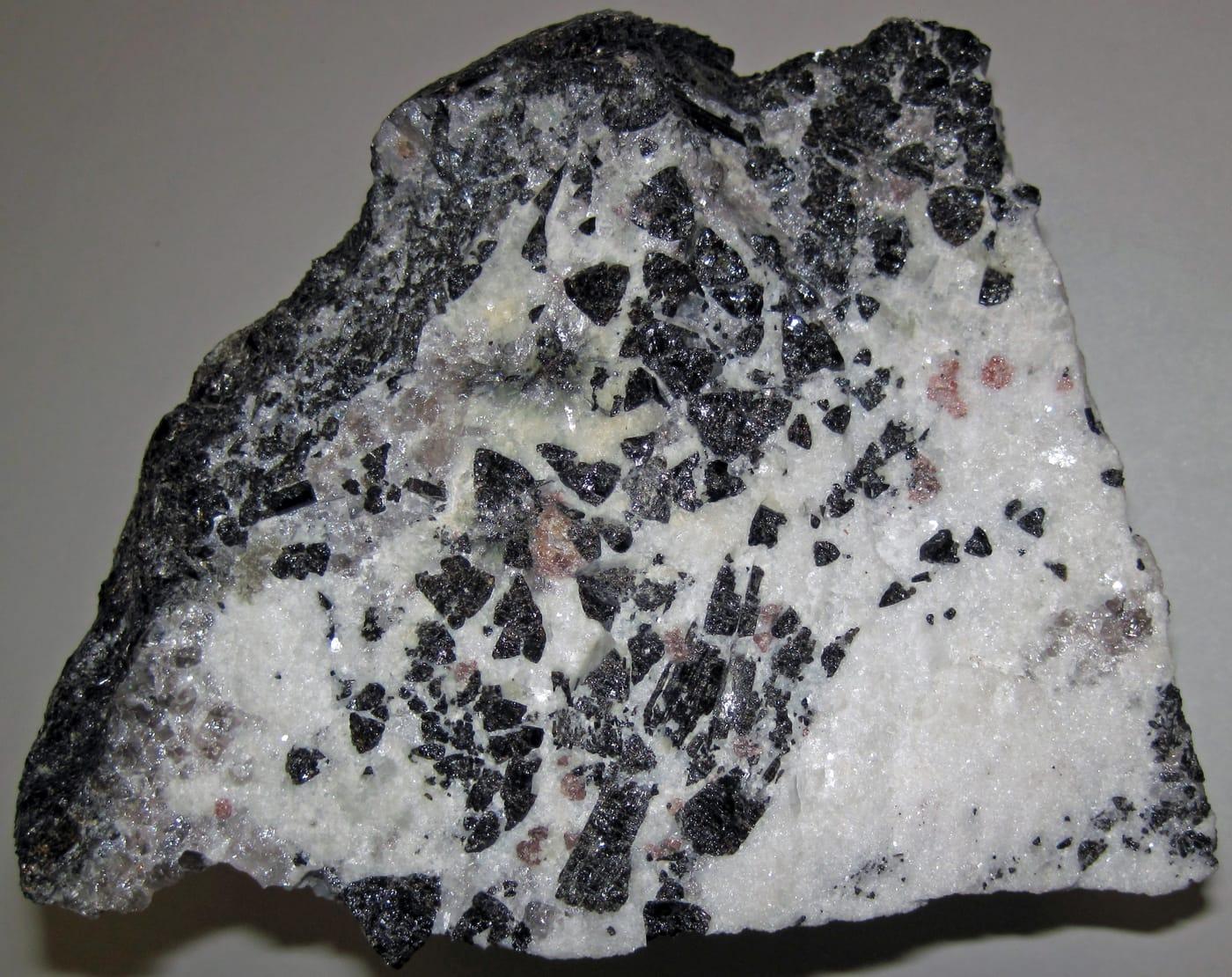 Garnets and tourmaline in pegmatitic granite (Crabtree Pegmatite, Devonian; Crabtree Mountain, Mitchell County, North Carolina, USA) 1 (25144467358) at Little Pine Garnet Mine, Madison County, North Carolina