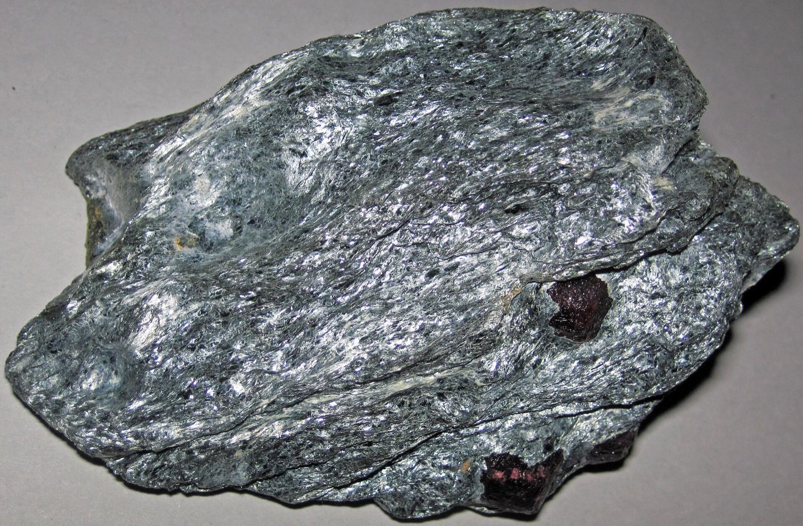 Dark red almandine garnet crystals in schist, like the garnet weathered into the Llano Uplift gravels